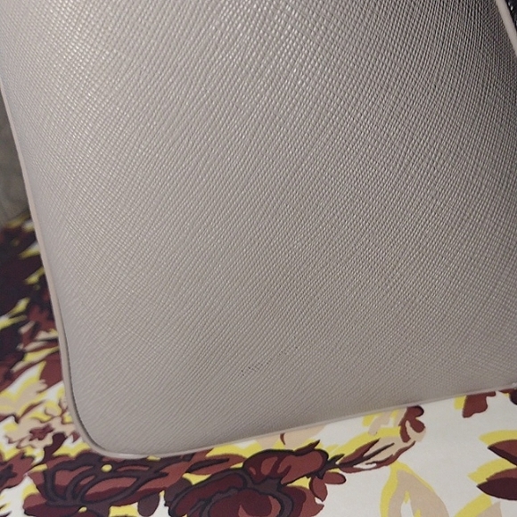 Tory Burch York Buckle Tote - Picture 11 of 16